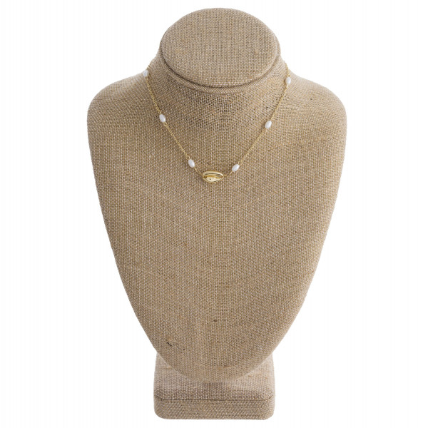 Wholesale short metal necklace pearls seashell details Approximate