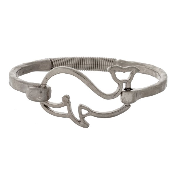 Wholesale hammered metal bangle bracelet whale hinge closure