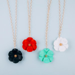 Wholesale cable chain necklace metal flower pendant gold center detail Pendant d